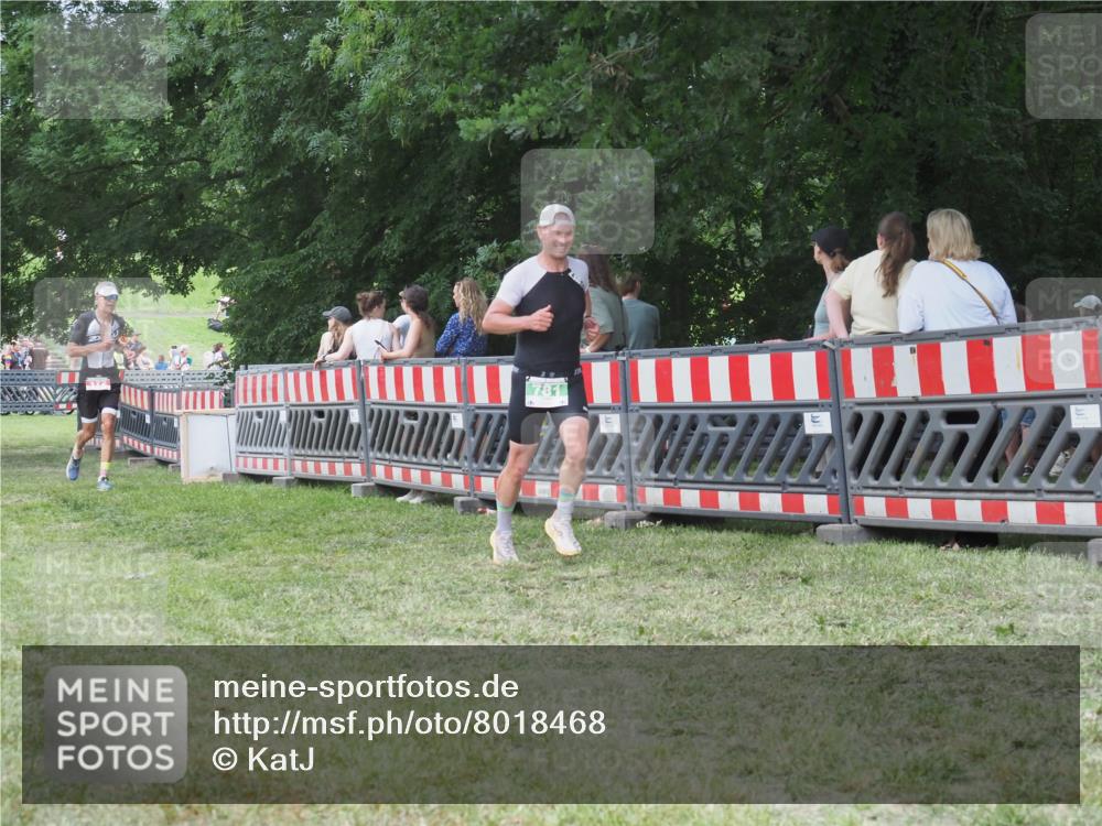 21.06.2025 - 27. Vierlanden-Triathlon KatJ http://msf.ph/oto/8018468 15.06.2025 13:18:26 Ziel 172, 781 meine-sportfotos.de
