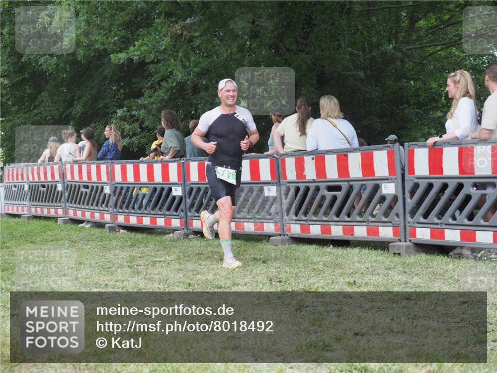 21.06.2025 - 27. Vierlanden-Triathlon KatJ http://msf.ph/oto/8018492 15.06.2025 13:18:27 Ziel 172, 781 meine-sportfotos.de