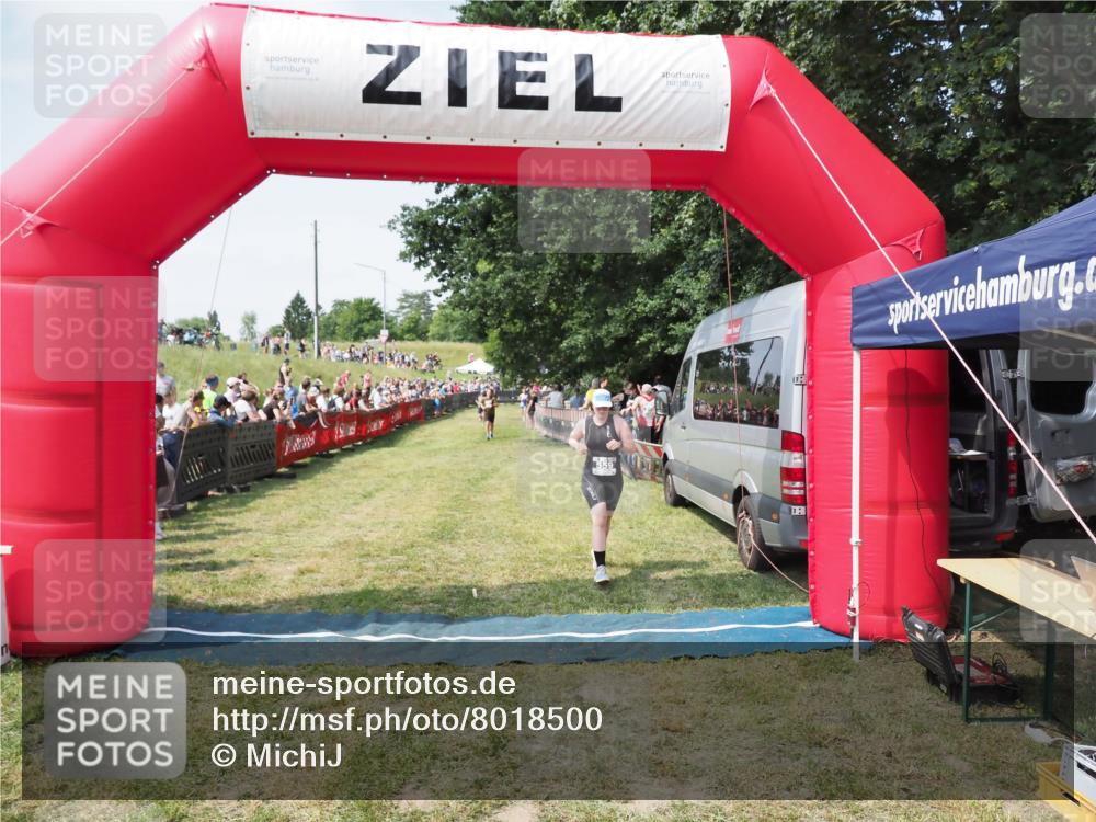 21.06.2025 - 27. Vierlanden-Triathlon MichiJ http://msf.ph/oto/8018500 15.06.2026 11:34:32 Ziel 559 meine-sportfotos.de