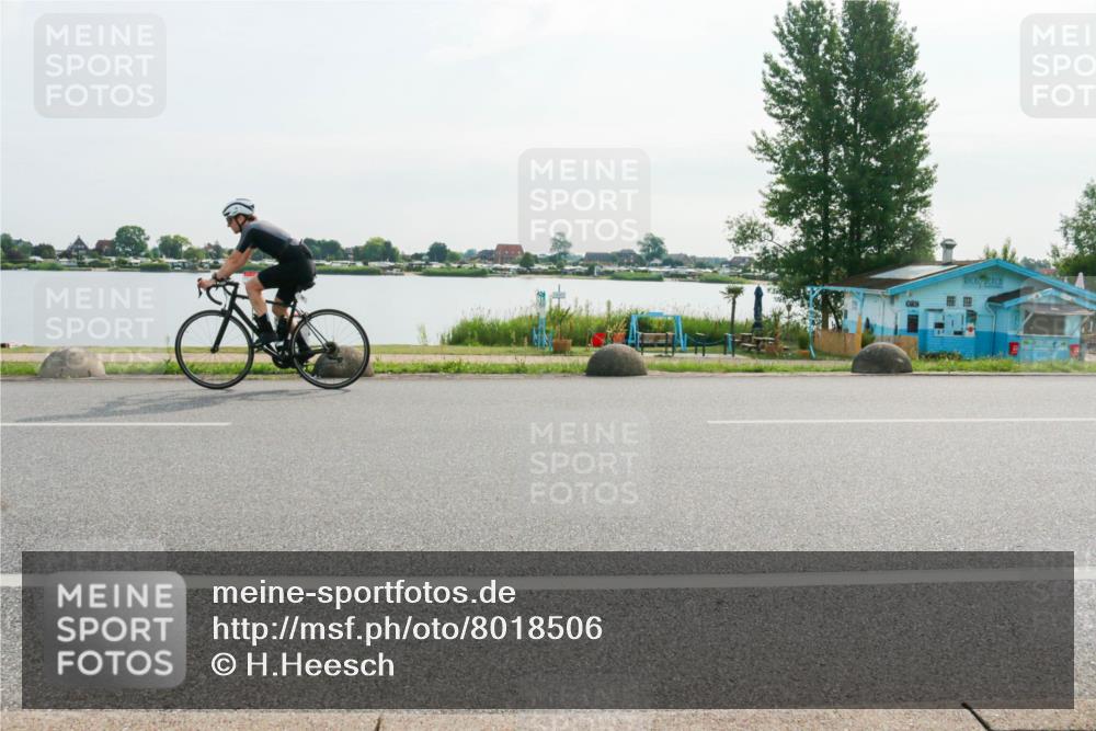 15.06.2025 - 27. Vierlanden-Triathlon H.Heesch http://msf.ph/oto/8018506 15.06.2025 09:32:01 Radfahren 18, 38, 93, 178, 185 meine-sportfotos.de