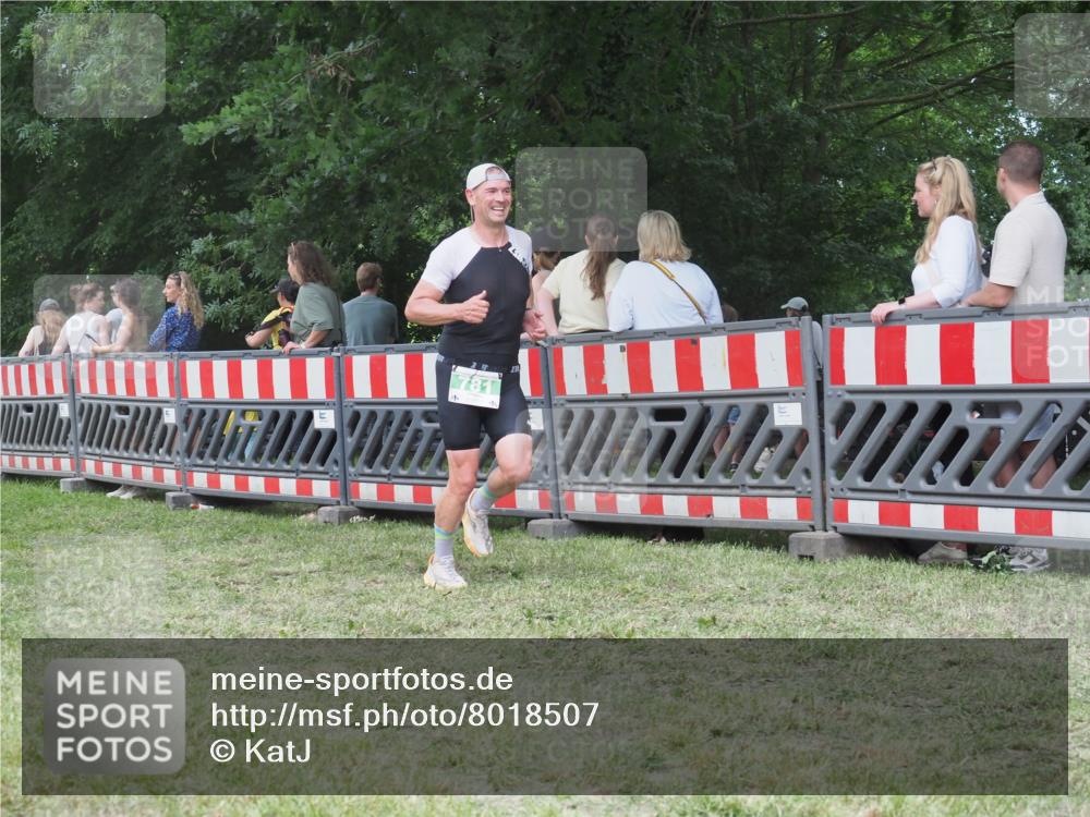 21.06.2025 - 27. Vierlanden-Triathlon KatJ http://msf.ph/oto/8018507 15.06.2025 13:18:27 Ziel 172, 781 meine-sportfotos.de