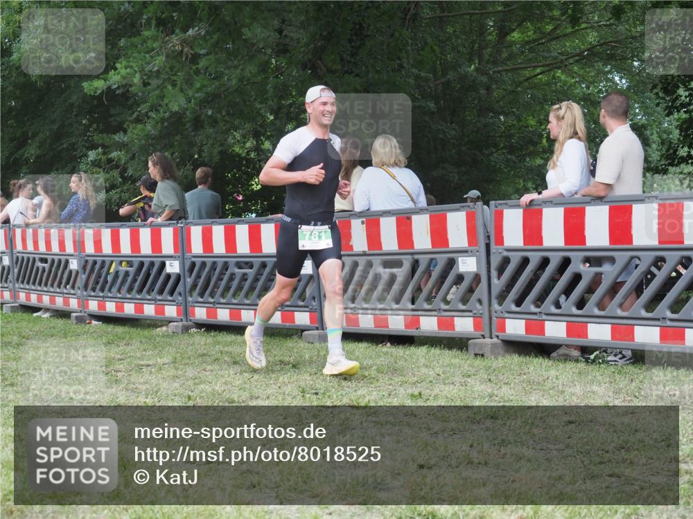 21.06.2025 - 27. Vierlanden-Triathlon KatJ http://msf.ph/oto/8018525 15.06.2025 13:18:27 Ziel 172, 781 meine-sportfotos.de
