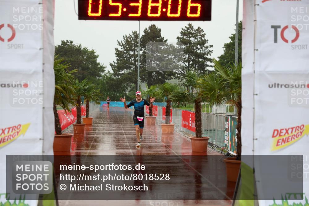 15.06.2025 - 7 Türme Triathlon Michael Strokosch http://msf.ph/oto/8018528 15.06.2025 15:38:05 Ziel 218 meine-sportfotos.de