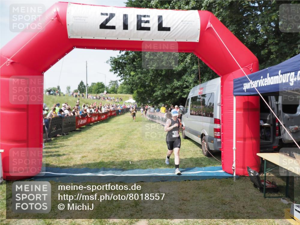 21.06.2025 - 27. Vierlanden-Triathlon MichiJ http://msf.ph/oto/8018557 15.06.2026 11:34:32 Ziel 559 meine-sportfotos.de