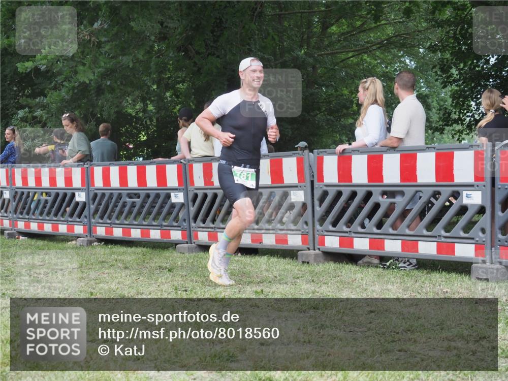 21.06.2025 - 27. Vierlanden-Triathlon KatJ http://msf.ph/oto/8018560 15.06.2025 13:18:27 Ziel 172, 781 meine-sportfotos.de