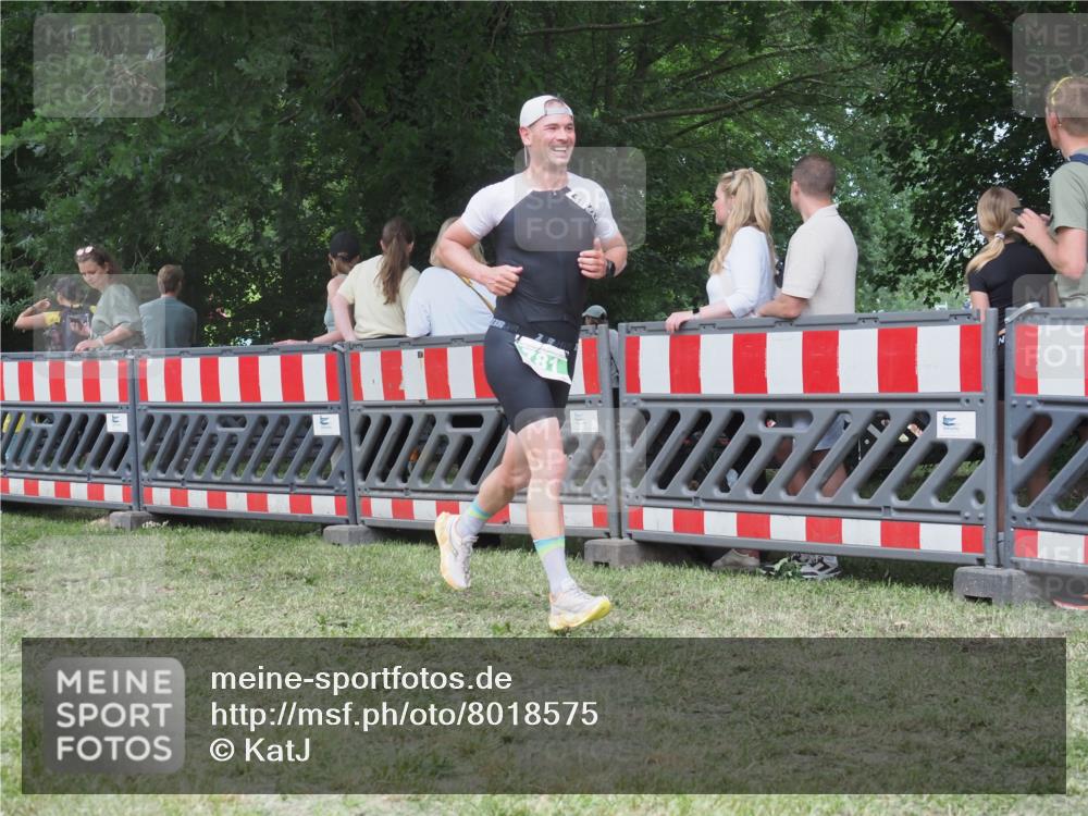 21.06.2025 - 27. Vierlanden-Triathlon KatJ http://msf.ph/oto/8018575 15.06.2025 13:18:28 Ziel 172, 781 meine-sportfotos.de