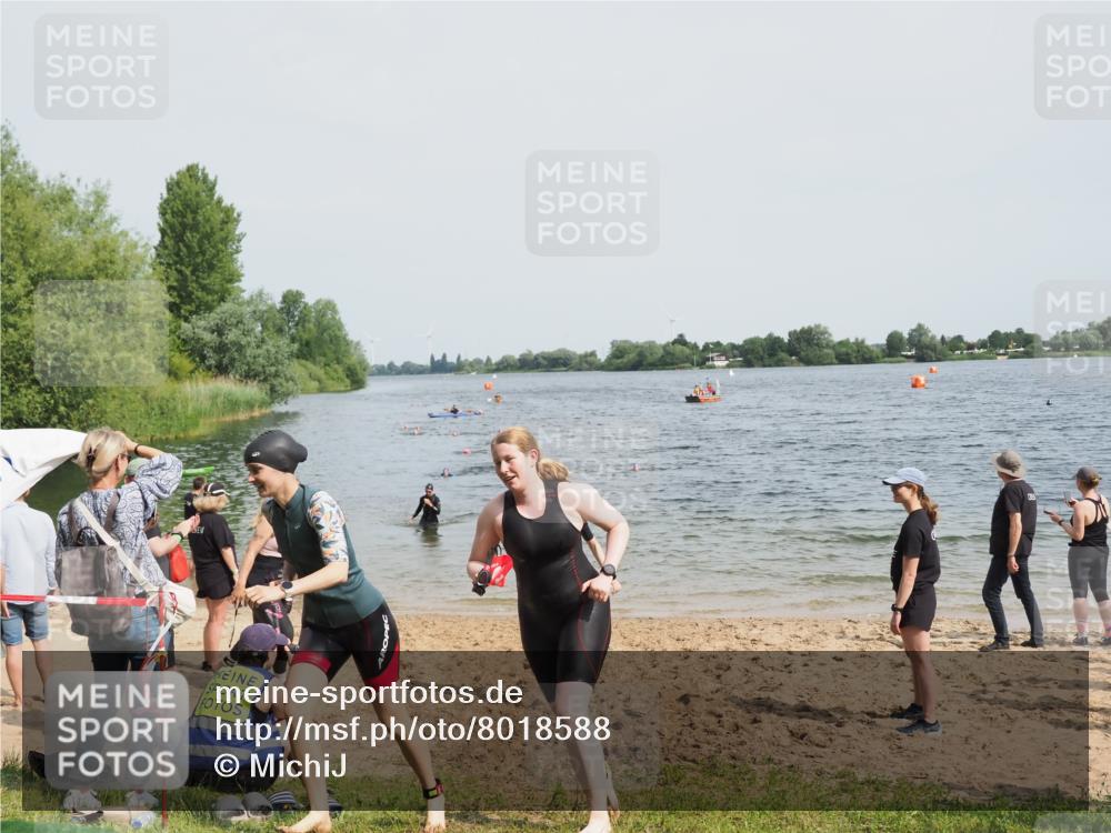 21.06.2025 - 27. Vierlanden-Triathlon MichiJ http://msf.ph/oto/8018588 15.06.2026 10:18:33 Schwimmen 495, 533, 621, 628 meine-sportfotos.de