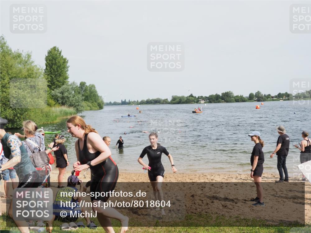 21.06.2025 - 27. Vierlanden-Triathlon MichiJ http://msf.ph/oto/8018604 15.06.2026 10:18:34 Schwimmen 495, 533, 621, 628 meine-sportfotos.de