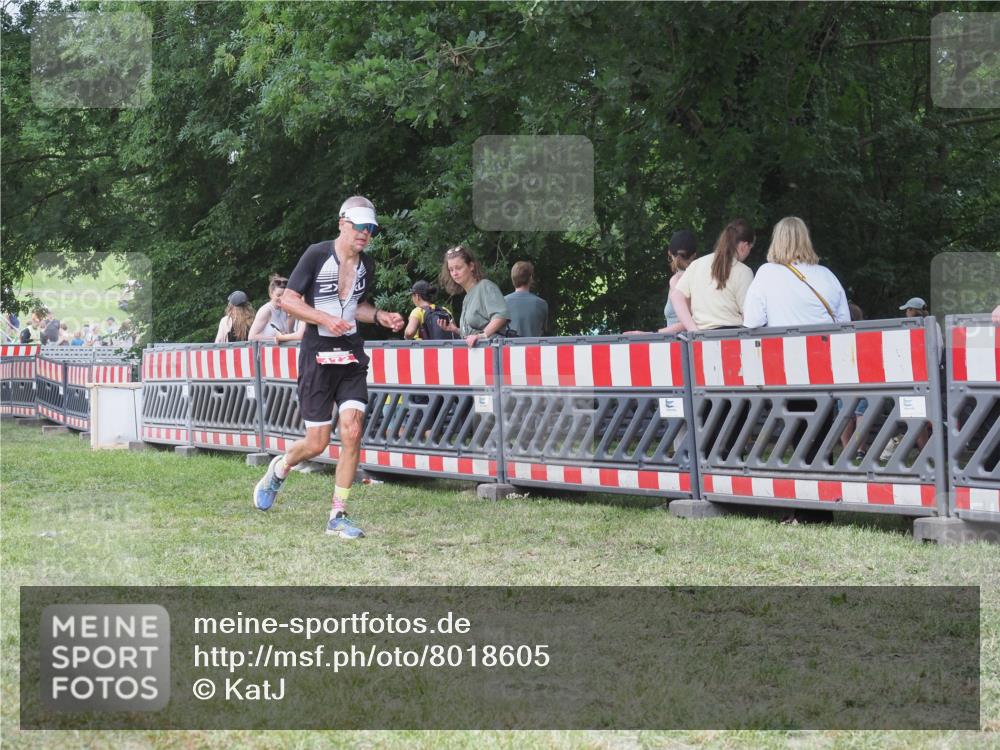 21.06.2025 - 27. Vierlanden-Triathlon KatJ http://msf.ph/oto/8018605 15.06.2025 13:18:29 Ziel 172, 781 meine-sportfotos.de