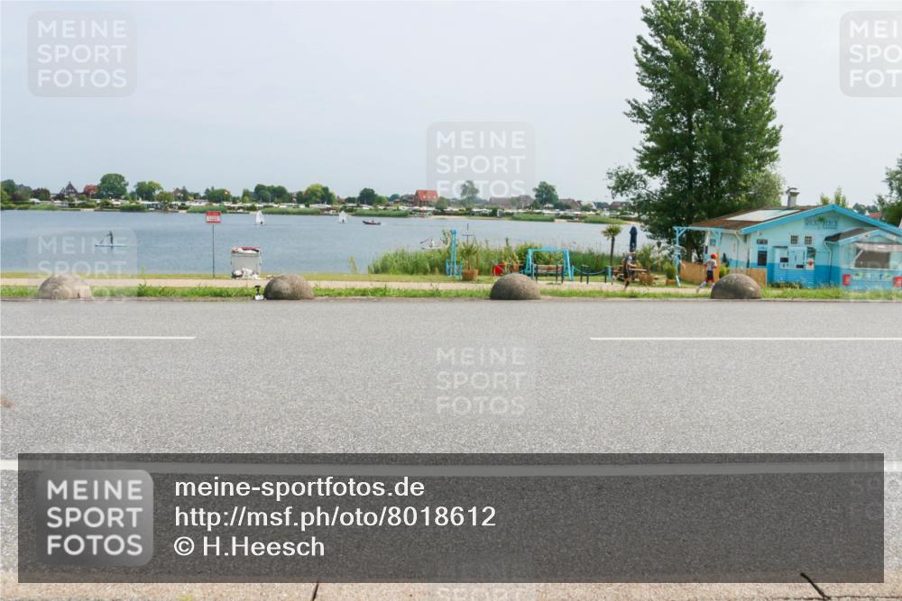 21.06.2025 - 27. Vierlanden-Triathlon H.Heesch http://msf.ph/oto/8018612 15.06.2025 12:00:23 Radfahren 930, 939 meine-sportfotos.de