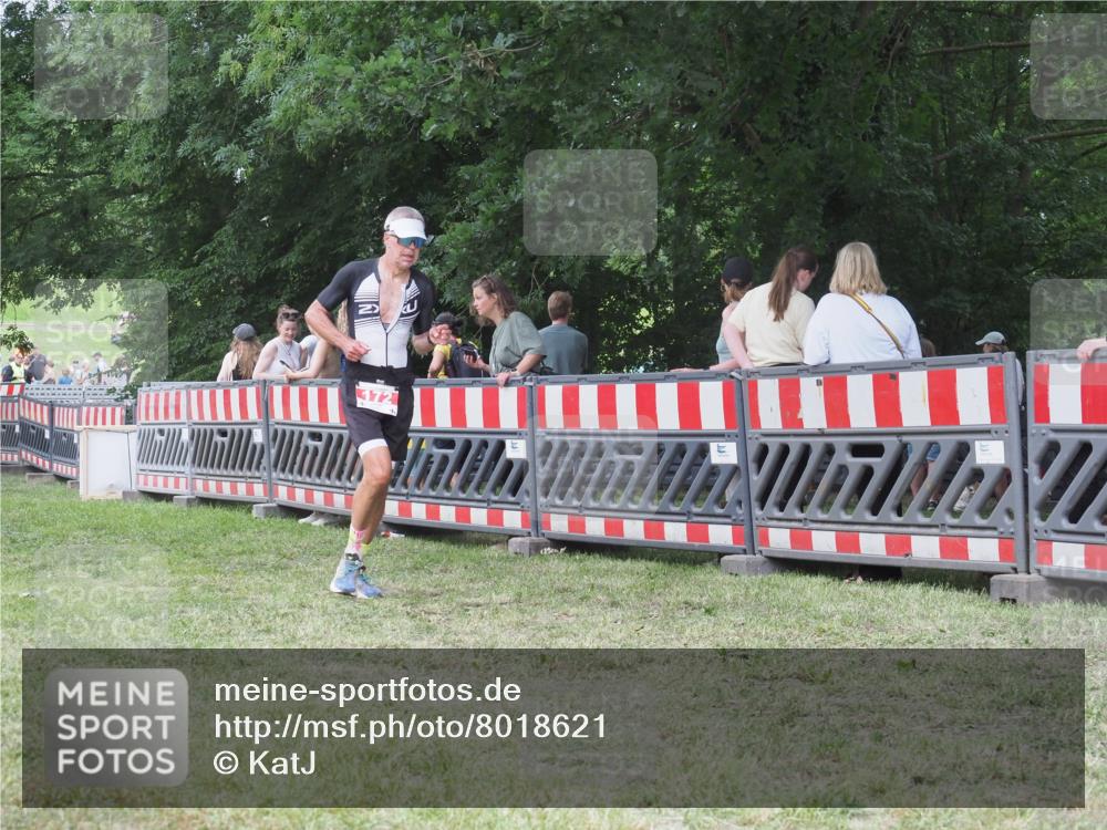 21.06.2025 - 27. Vierlanden-Triathlon KatJ http://msf.ph/oto/8018621 15.06.2025 13:18:30 Ziel 172 meine-sportfotos.de