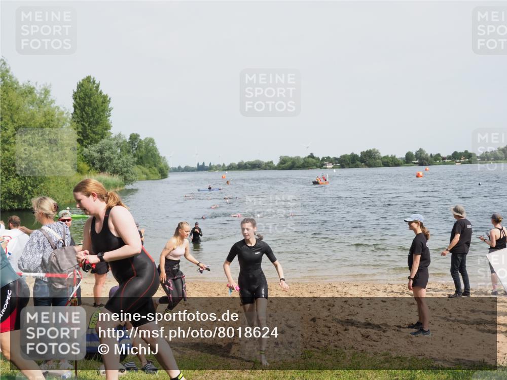 21.06.2025 - 27. Vierlanden-Triathlon MichiJ http://msf.ph/oto/8018624 15.06.2026 10:18:34 Schwimmen 495, 533, 621, 628 meine-sportfotos.de