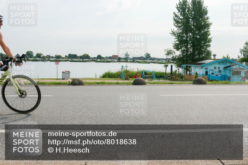 15.06.2025 - 27. Vierlanden-Triathlon H.Heesch http://msf.ph/oto/8018638 15.06.2025 09:33:01 Radfahren 48, 125, 161 meine-sportfotos.de