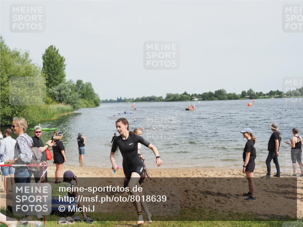 21.06.2025 - 27. Vierlanden-Triathlon MichiJ http://msf.ph/oto/8018639 15.06.2026 10:18:34 Schwimmen 495, 533, 621, 628 meine-sportfotos.de