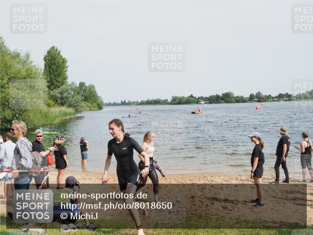 21.06.2025 - 27. Vierlanden-Triathlon MichiJ http://msf.ph/oto/8018650 15.06.2026 10:18:35 Schwimmen 495, 533, 621, 628 meine-sportfotos.de