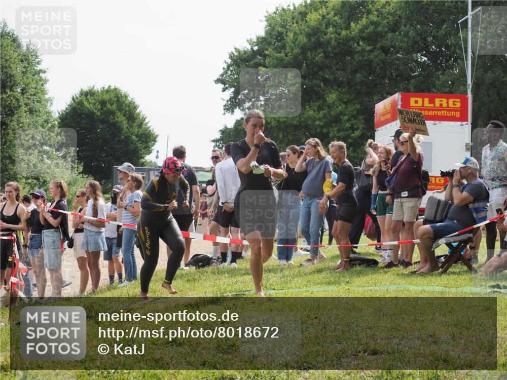 15.06.2025 - 27. Vierlanden-Triathlon KatJ http://msf.ph/oto/8018672 15.06.2025 10:17:51 Schwimmen 493, 522, 537, 563, 571 meine-sportfotos.de