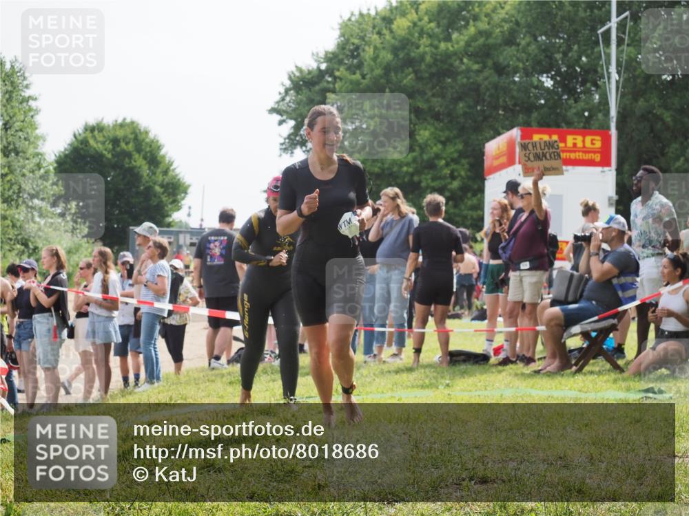 15.06.2025 - 27. Vierlanden-Triathlon KatJ http://msf.ph/oto/8018686 15.06.2025 10:17:52 Schwimmen 493, 522, 563, 571 meine-sportfotos.de