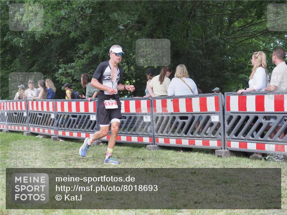 21.06.2025 - 27. Vierlanden-Triathlon KatJ http://msf.ph/oto/8018693 15.06.2025 13:18:30 Ziel 172 meine-sportfotos.de