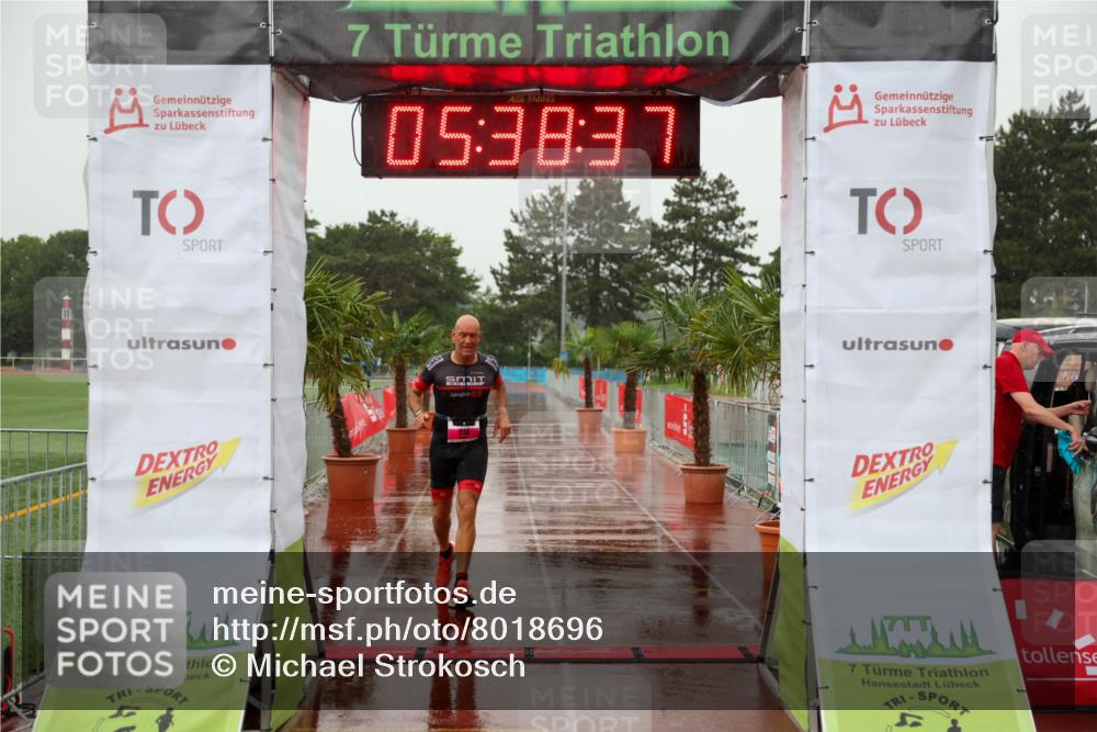 15.06.2025 - 7 Türme Triathlon Michael Strokosch http://msf.ph/oto/8018696 15.06.2025 15:38:36 Ziel 301 meine-sportfotos.de