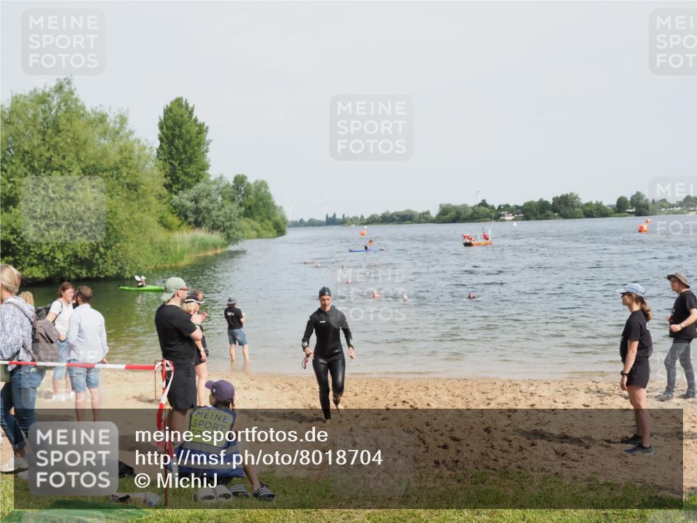 21.06.2025 - 27. Vierlanden-Triathlon MichiJ http://msf.ph/oto/8018704 15.06.2026 10:18:43 Schwimmen 536 meine-sportfotos.de