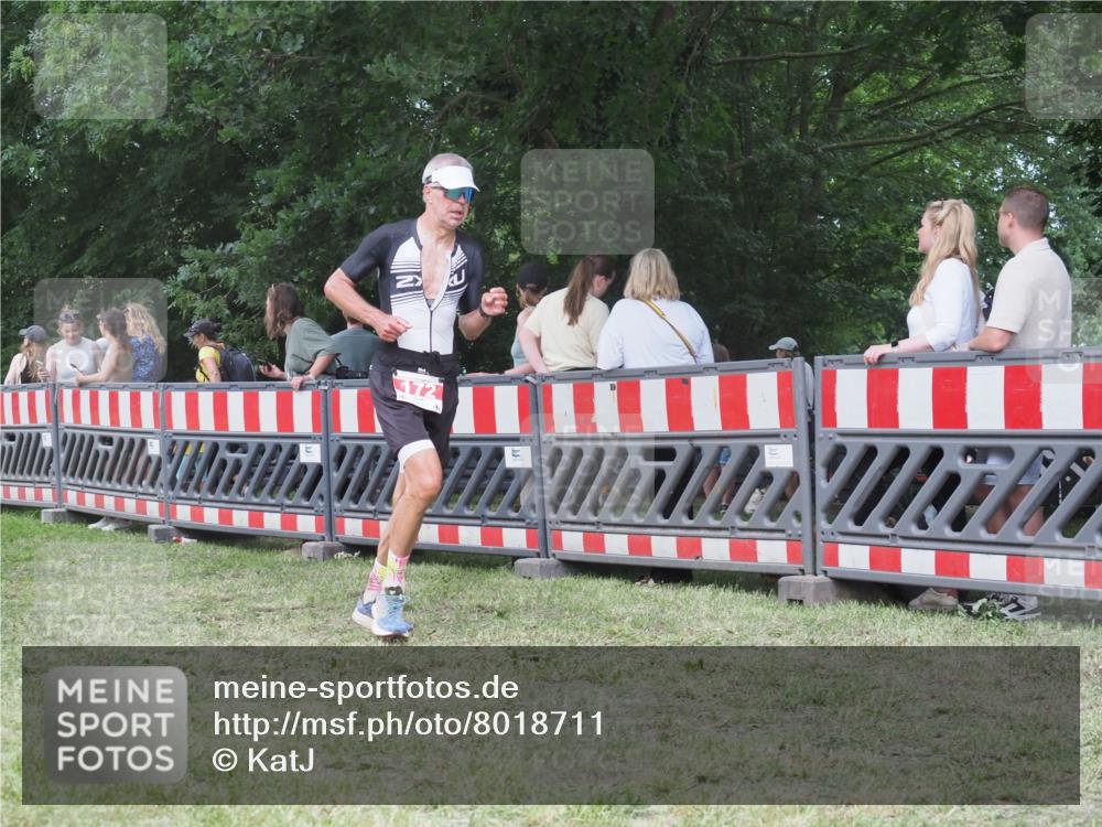 21.06.2025 - 27. Vierlanden-Triathlon KatJ http://msf.ph/oto/8018711 15.06.2025 13:18:30 Ziel 172 meine-sportfotos.de
