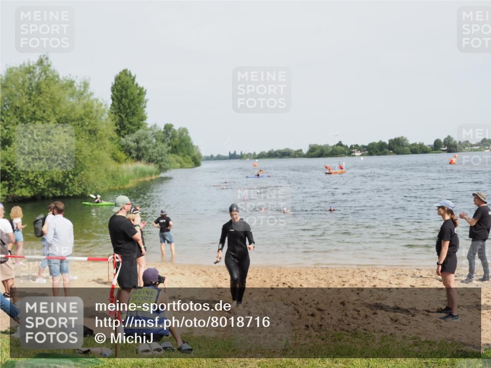 21.06.2025 - 27. Vierlanden-Triathlon MichiJ http://msf.ph/oto/8018716 15.06.2026 10:18:44 Schwimmen 536 meine-sportfotos.de