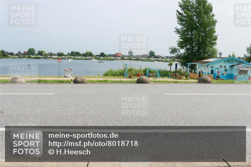 21.06.2025 - 27. Vierlanden-Triathlon H.Heesch http://msf.ph/oto/8018718 15.06.2025 12:00:24 Radfahren 930, 939 meine-sportfotos.de