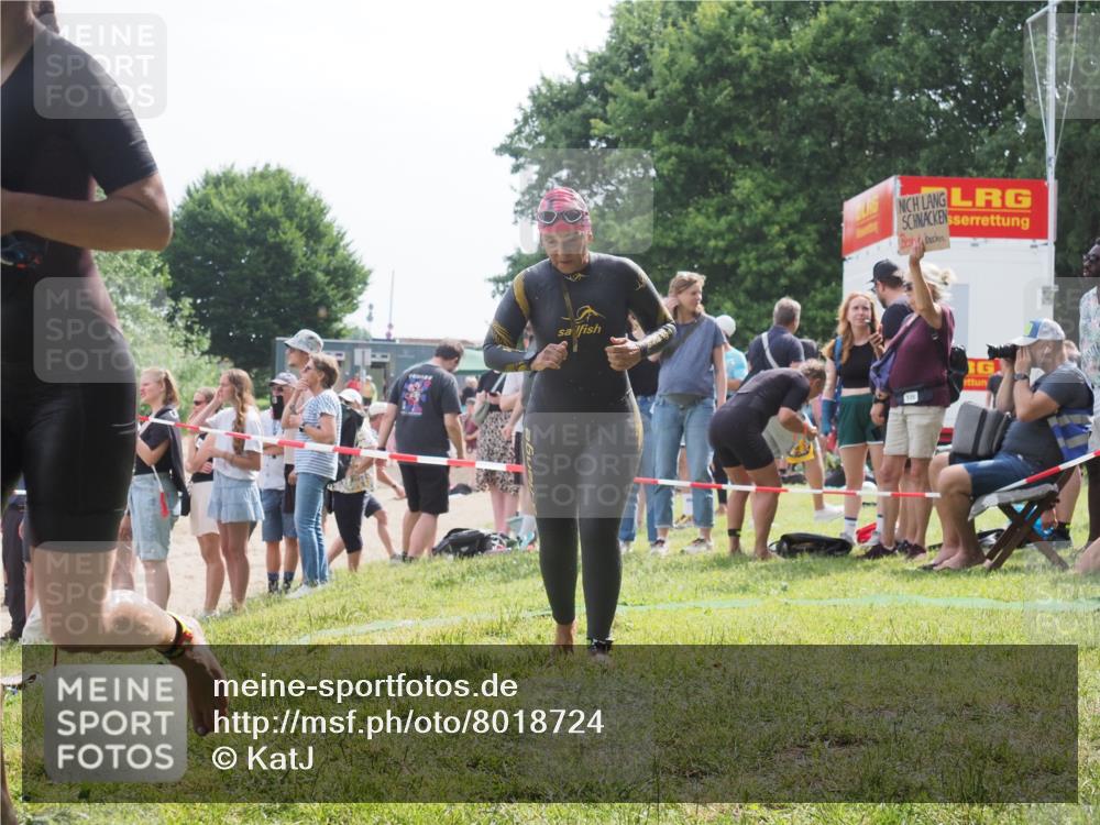 15.06.2025 - 27. Vierlanden-Triathlon KatJ http://msf.ph/oto/8018724 15.06.2025 10:17:54 Schwimmen 522, 563, 571 meine-sportfotos.de
