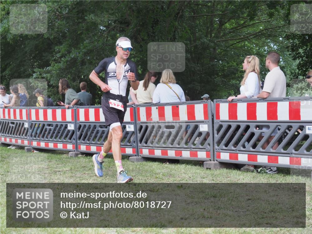 21.06.2025 - 27. Vierlanden-Triathlon KatJ http://msf.ph/oto/8018727 15.06.2025 13:18:30 Ziel 172 meine-sportfotos.de