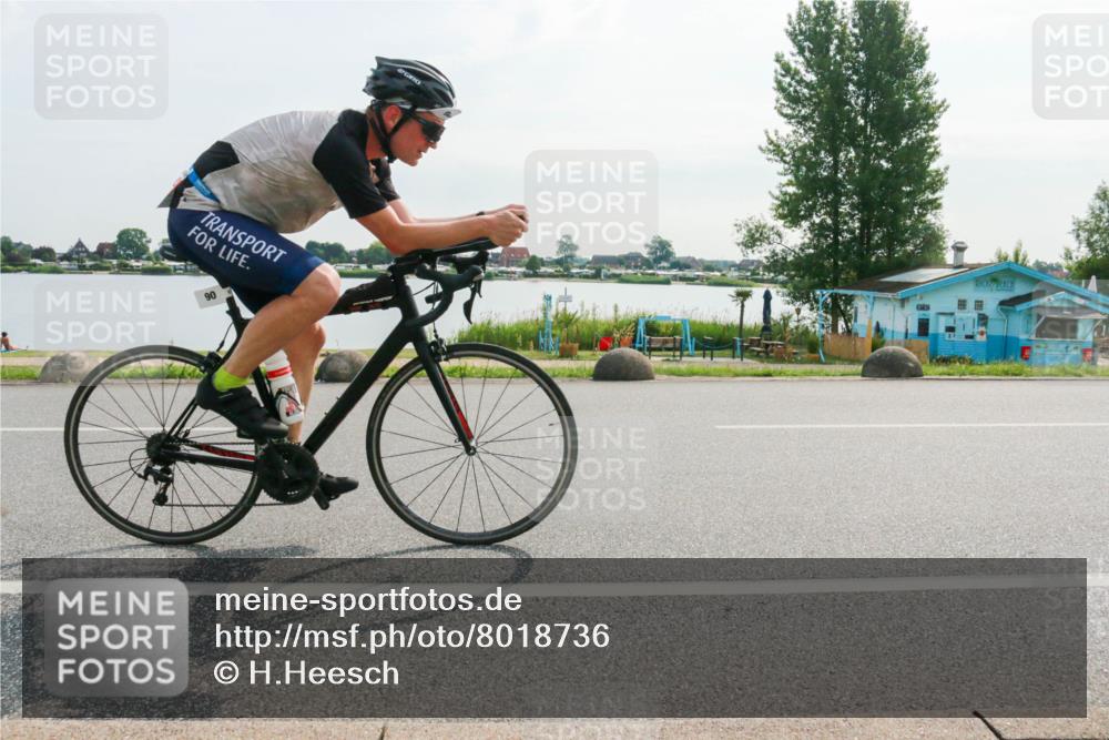 15.06.2025 - 27. Vierlanden-Triathlon H.Heesch http://msf.ph/oto/8018736 15.06.2025 09:33:46 Radfahren 90, 97, 150 meine-sportfotos.de