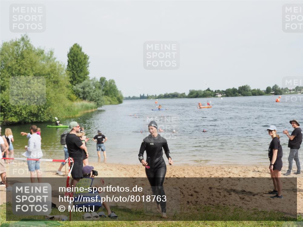 21.06.2025 - 27. Vierlanden-Triathlon MichiJ http://msf.ph/oto/8018763 15.06.2026 10:18:45 Schwimmen 536 meine-sportfotos.de