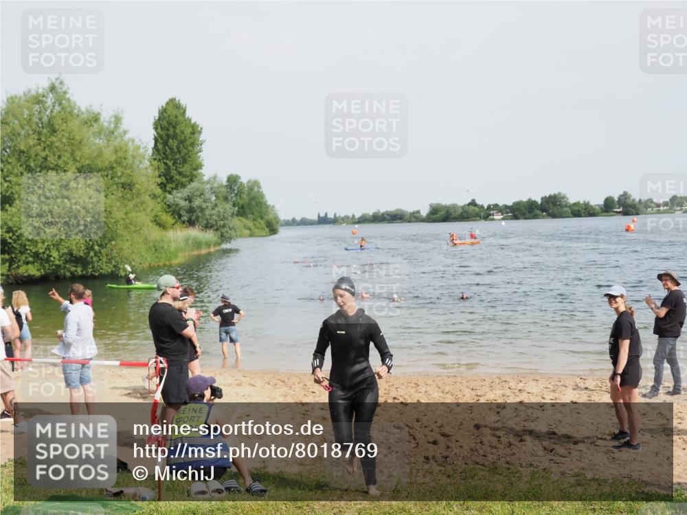 21.06.2025 - 27. Vierlanden-Triathlon MichiJ http://msf.ph/oto/8018769 15.06.2026 10:18:45 Schwimmen 536 meine-sportfotos.de