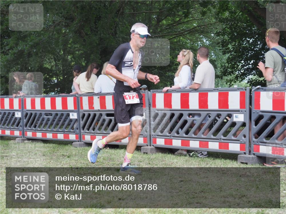 21.06.2025 - 27. Vierlanden-Triathlon KatJ http://msf.ph/oto/8018786 15.06.2025 13:18:31 Ziel 172 meine-sportfotos.de