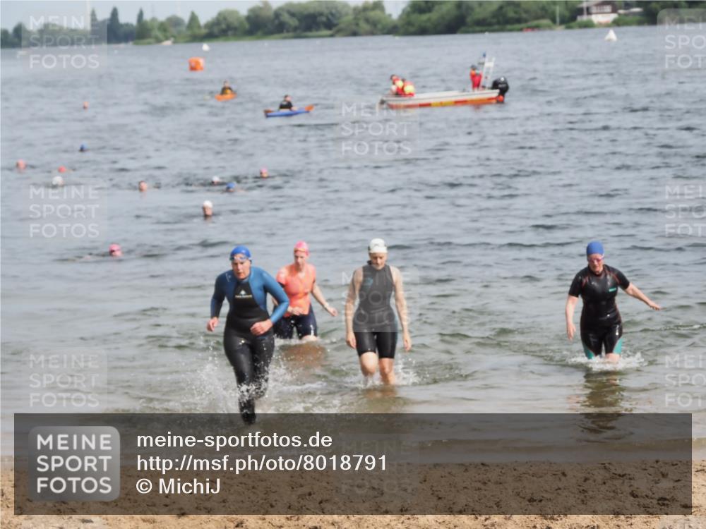 21.06.2025 - 27. Vierlanden-Triathlon MichiJ http://msf.ph/oto/8018791 15.06.2026 10:19:01 Schwimmen 478, 498 meine-sportfotos.de