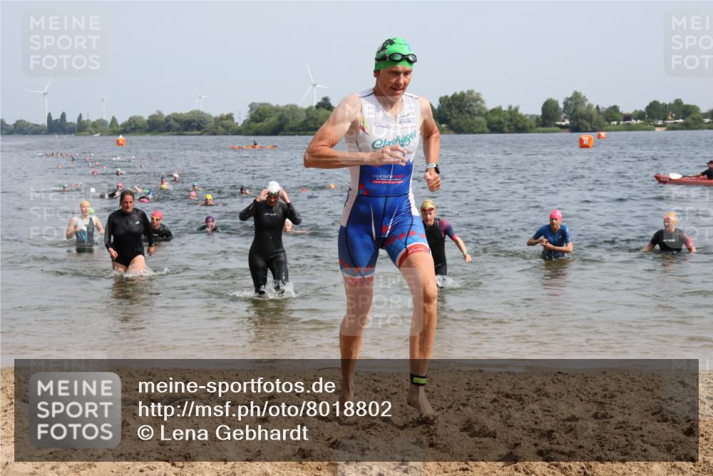 15.06.2025 - 27. Vierlanden-Triathlon Lena Gebhardt http://msf.ph/oto/8018802 15.06.2025 10:16:50 Schwimmen 471, 484, 501, 516, 551, 566, 595, 604, 610, 633 meine-sportfotos.de
