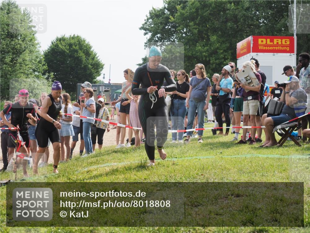 15.06.2025 - 27. Vierlanden-Triathlon KatJ http://msf.ph/oto/8018808 15.06.2025 10:18:08 Schwimmen 515, 550, 629 meine-sportfotos.de