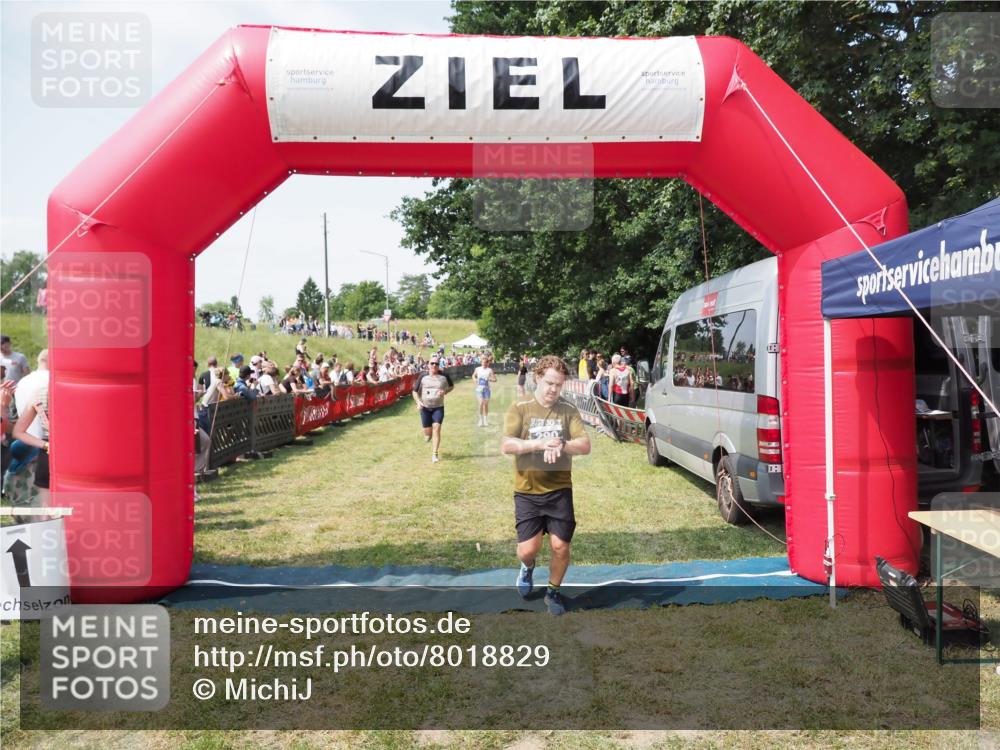 21.06.2025 - 27. Vierlanden-Triathlon MichiJ http://msf.ph/oto/8018829 15.06.2026 11:34:39 Ziel 290, 386, 559, 595 meine-sportfotos.de
