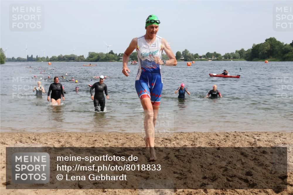 15.06.2025 - 27. Vierlanden-Triathlon Lena Gebhardt http://msf.ph/oto/8018833 15.06.2025 10:16:51 Schwimmen 471, 484, 501, 516, 551, 566, 595, 604, 610, 633 meine-sportfotos.de
