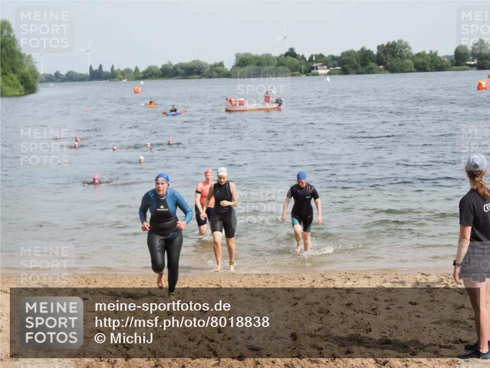21.06.2025 - 27. Vierlanden-Triathlon MichiJ http://msf.ph/oto/8018838 15.06.2026 10:19:04 Schwimmen 478, 498, 543, 558 meine-sportfotos.de