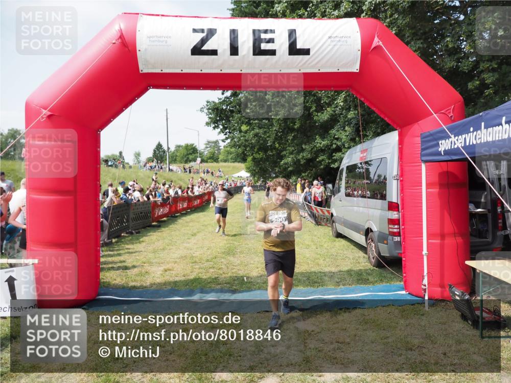 21.06.2025 - 27. Vierlanden-Triathlon MichiJ http://msf.ph/oto/8018846 15.06.2026 11:34:39 Ziel 290, 386, 559, 595 meine-sportfotos.de