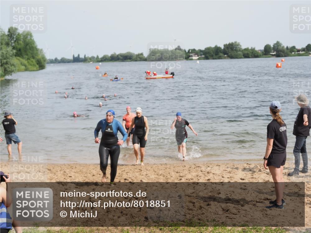 21.06.2025 - 27. Vierlanden-Triathlon MichiJ http://msf.ph/oto/8018851 15.06.2026 10:19:04 Schwimmen 478, 498, 543, 558 meine-sportfotos.de
