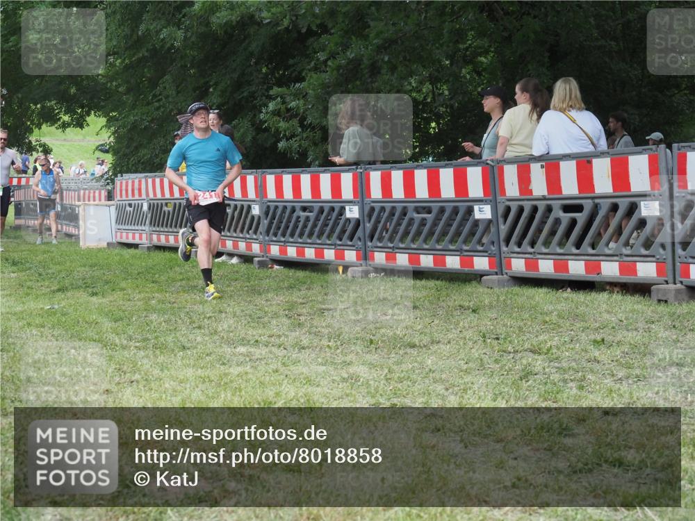 21.06.2025 - 27. Vierlanden-Triathlon KatJ http://msf.ph/oto/8018858 15.06.2025 13:18:43 Ziel 241, 855 meine-sportfotos.de