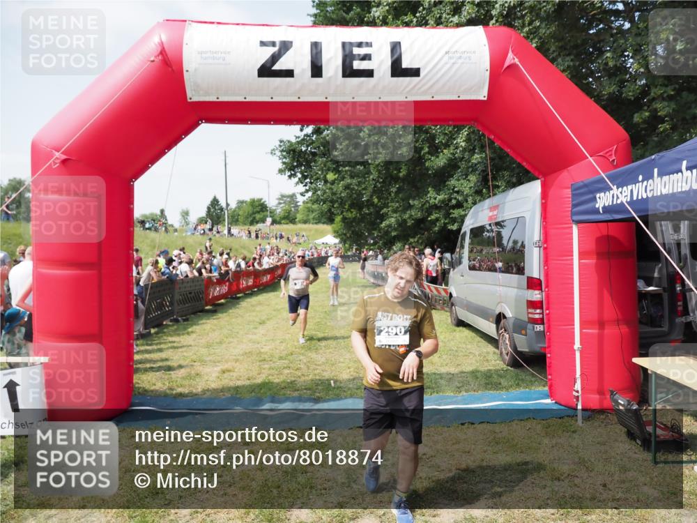21.06.2025 - 27. Vierlanden-Triathlon MichiJ http://msf.ph/oto/8018874 15.06.2026 11:34:40 Ziel 290, 386, 595 meine-sportfotos.de