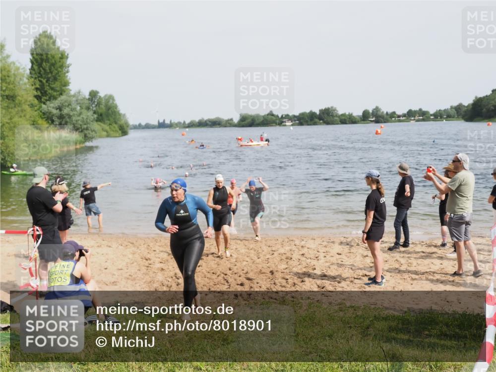 21.06.2025 - 27. Vierlanden-Triathlon MichiJ http://msf.ph/oto/8018901 15.06.2026 10:19:06 Schwimmen 478, 498, 543, 558 meine-sportfotos.de