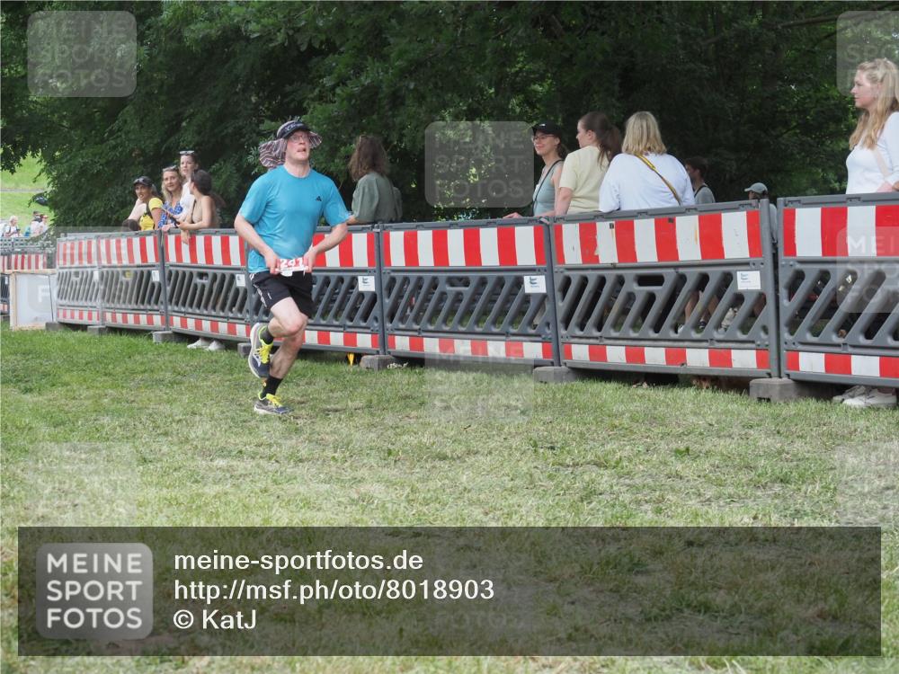 21.06.2025 - 27. Vierlanden-Triathlon KatJ http://msf.ph/oto/8018903 15.06.2025 13:18:43 Ziel 241, 855 meine-sportfotos.de