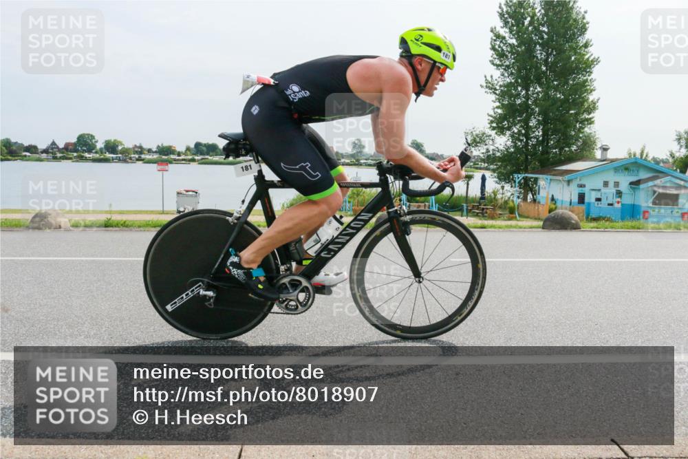 15.06.2025 - 27. Vierlanden-Triathlon H.Heesch http://msf.ph/oto/8018907 15.06.2025 10:20:39 Radfahren 181, 182, 227 meine-sportfotos.de