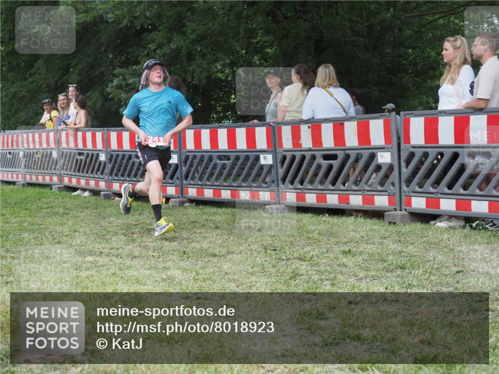 21.06.2025 - 27. Vierlanden-Triathlon KatJ http://msf.ph/oto/8018923 15.06.2025 13:18:43 Ziel 241, 855 meine-sportfotos.de