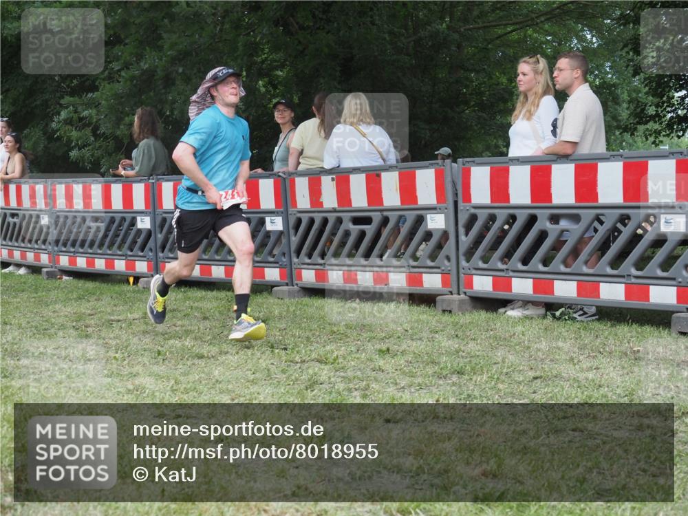 21.06.2025 - 27. Vierlanden-Triathlon KatJ http://msf.ph/oto/8018955 15.06.2025 13:18:43 Ziel 241, 855 meine-sportfotos.de