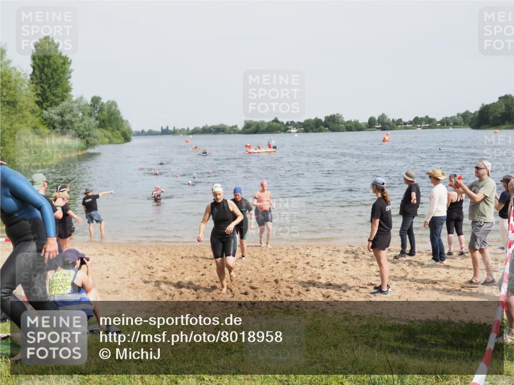 21.06.2025 - 27. Vierlanden-Triathlon MichiJ http://msf.ph/oto/8018958 15.06.2026 10:19:08 Schwimmen 478, 498, 543, 558 meine-sportfotos.de