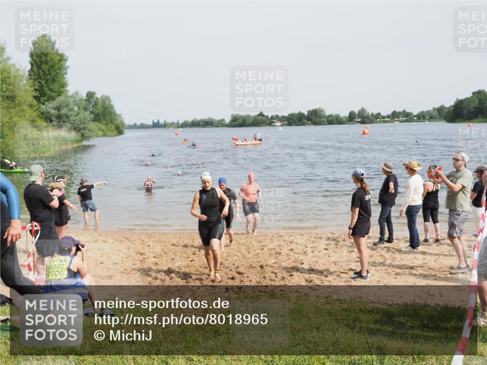 21.06.2025 - 27. Vierlanden-Triathlon MichiJ http://msf.ph/oto/8018965 15.06.2026 10:19:08 Schwimmen 478, 498, 543, 558 meine-sportfotos.de